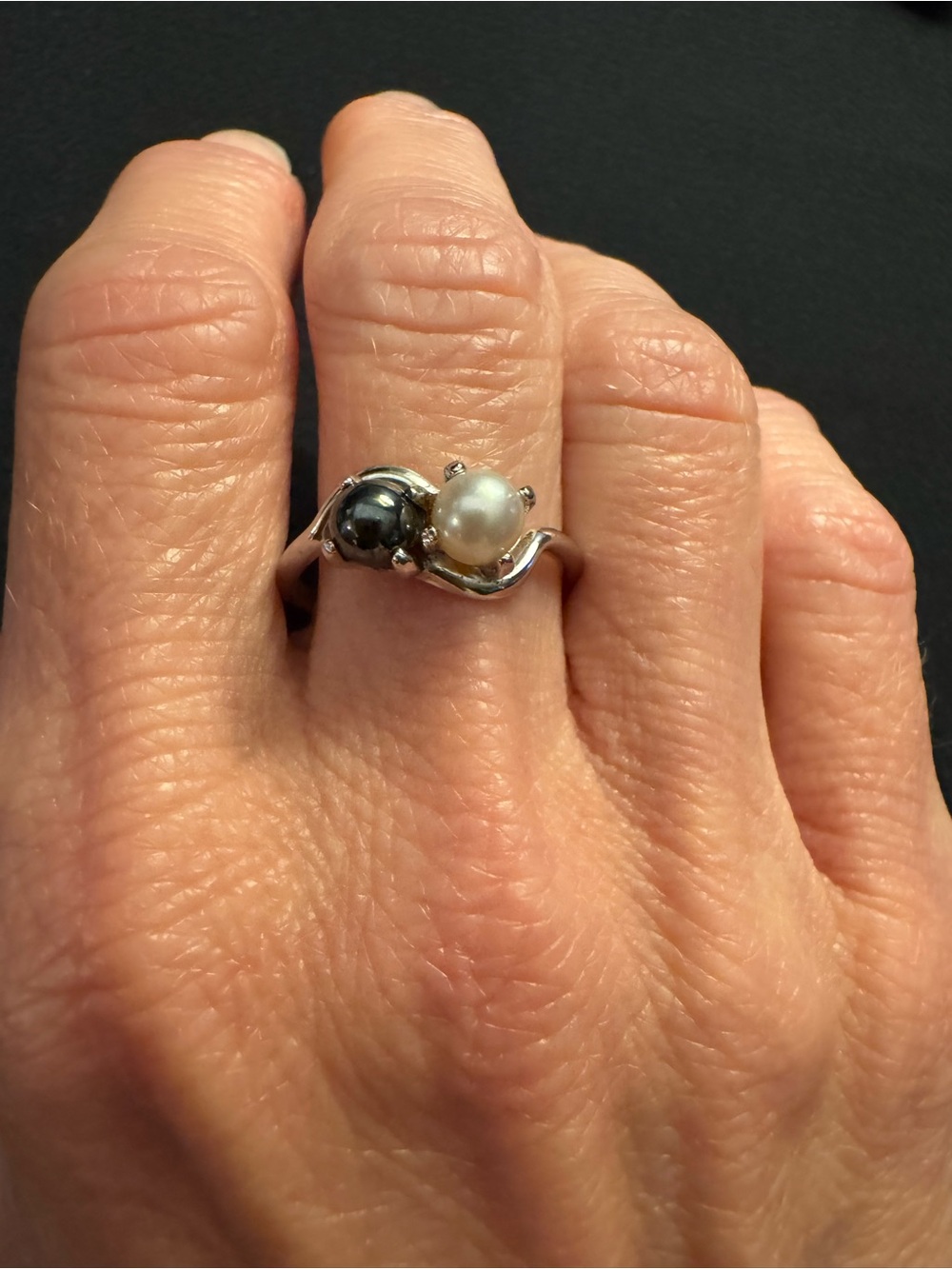Sterling Silver Black and White Cultured Pearl Ring - Size 7.25 - Picture 6 of 6